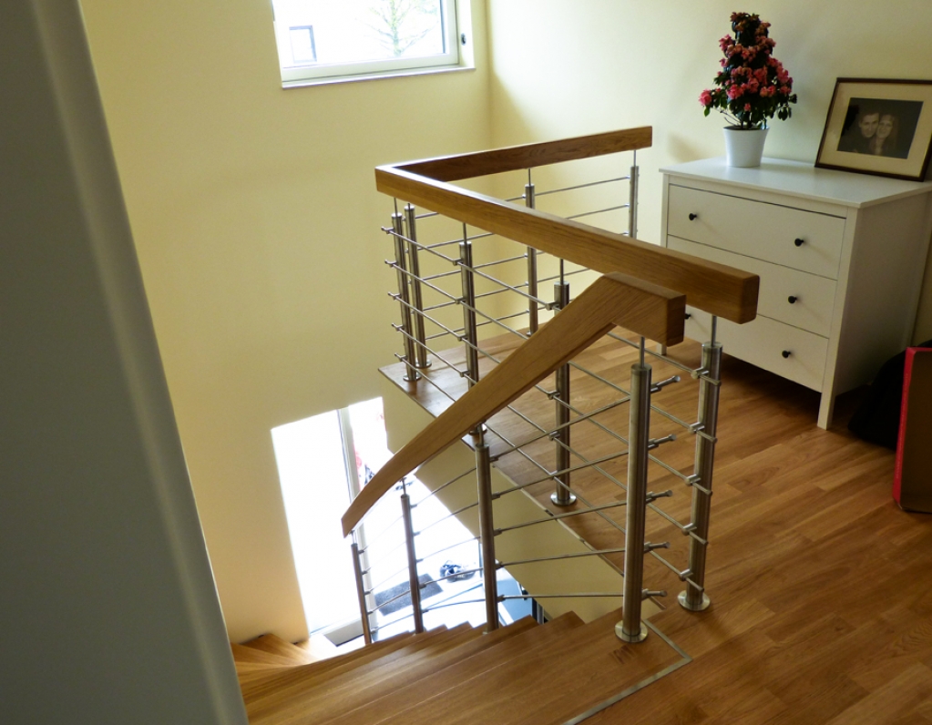 Enkel trappe med  Metalgelænder